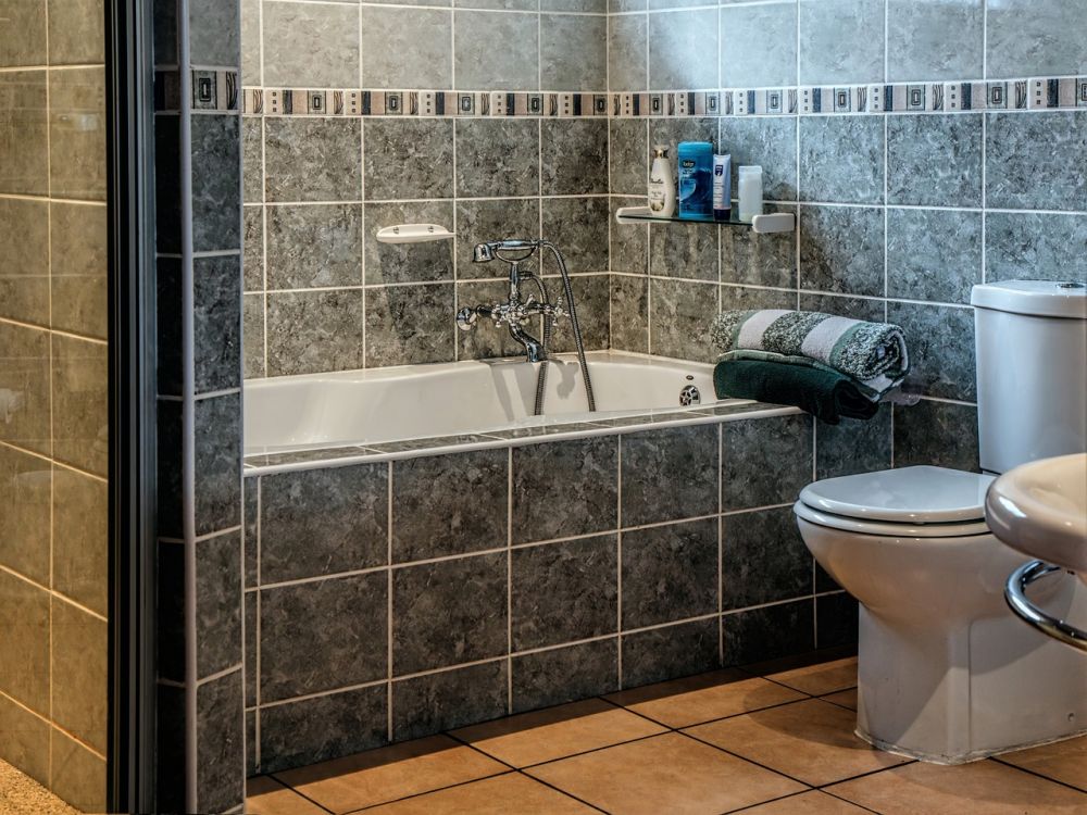 Kakel i små badrum - skapa stil och funktionalitet i begränsade utrymmen